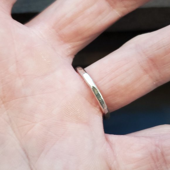 Size 7 Sterling Silver Flat Hammered Edges Ring - Picture 2 of 6